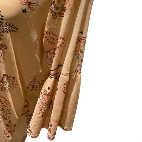 LOVE & LEGEND Floral Top Sz 1X Sheer & Stretchy Pretty Curvy Bell Sleeves - Picture 5 of 7